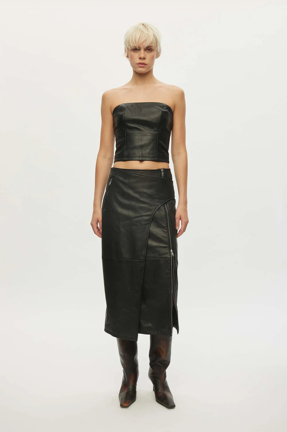 Oval Square Verve Leather Skirt //  Black