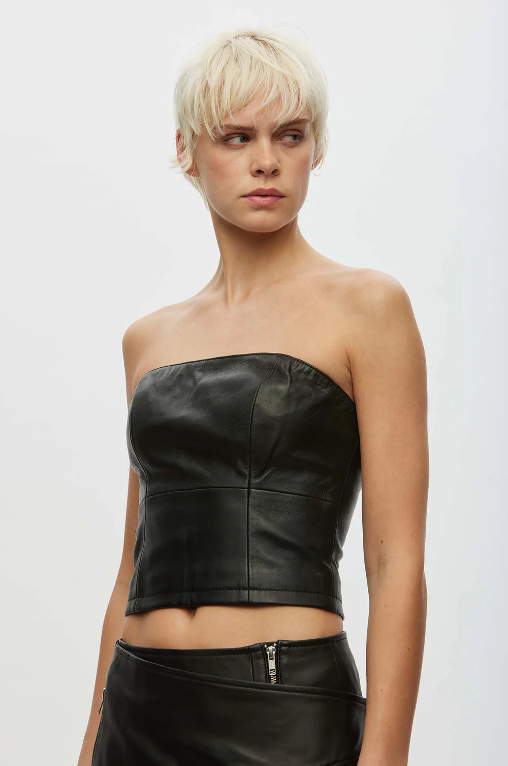 Oval Square Verve Leather Top // Black