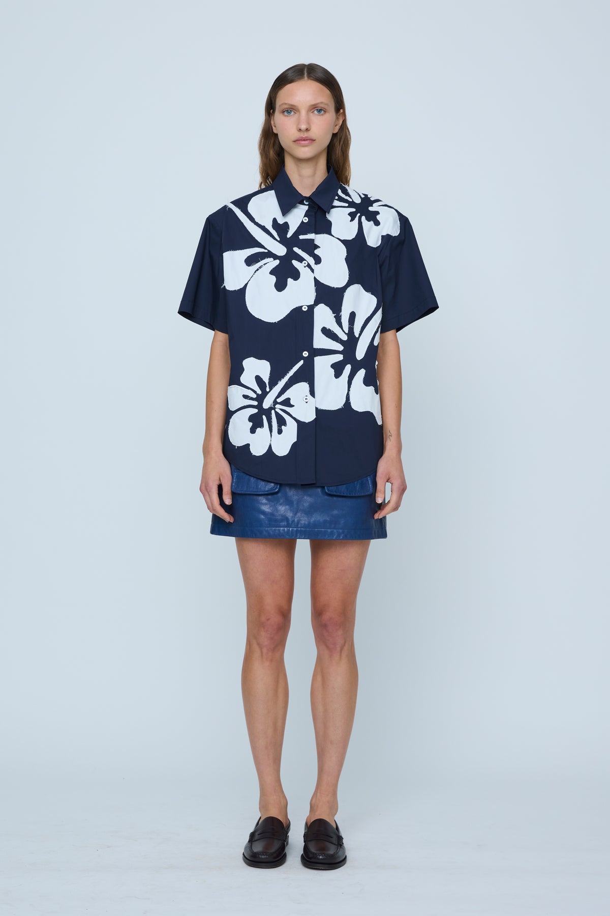 Wynn Hamlyn Hibiscus Applique Shirt // Navy