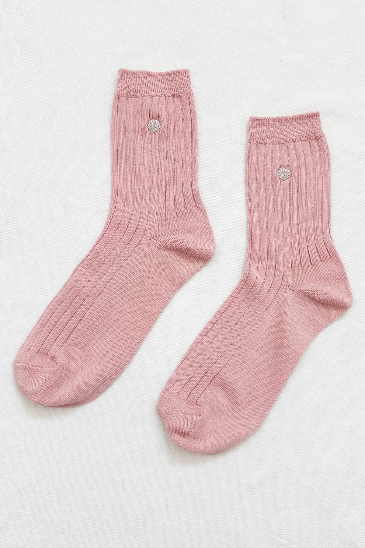 Le Bon Shoppe Embroidered Her Socks // Pink & Seashell