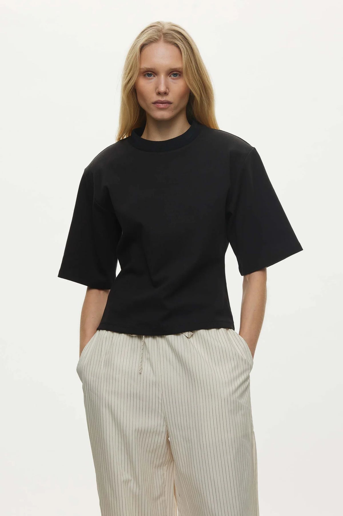 Oval Square Lana Tee // Black