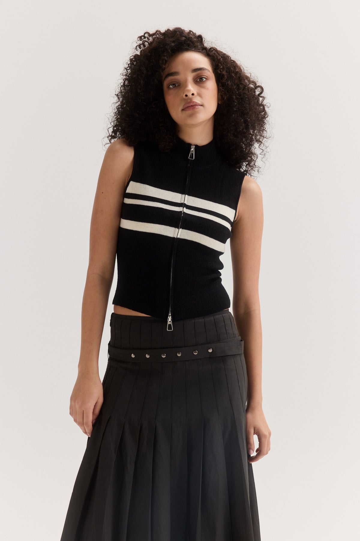 Muse Cyra Vest // Black