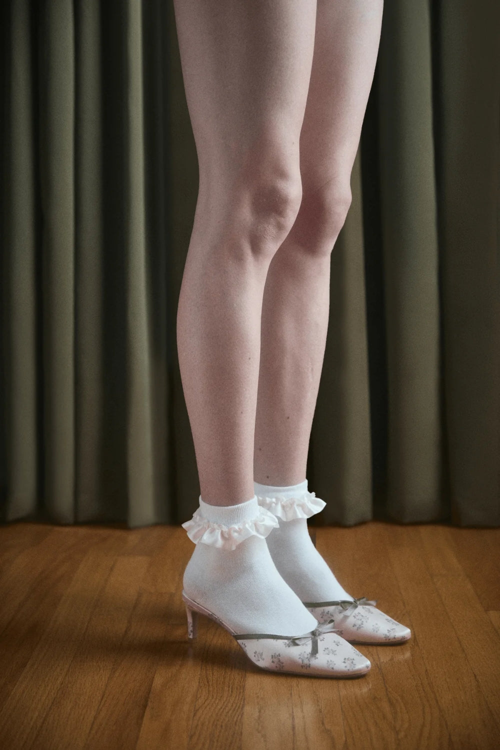 Ruffle  Socks // White