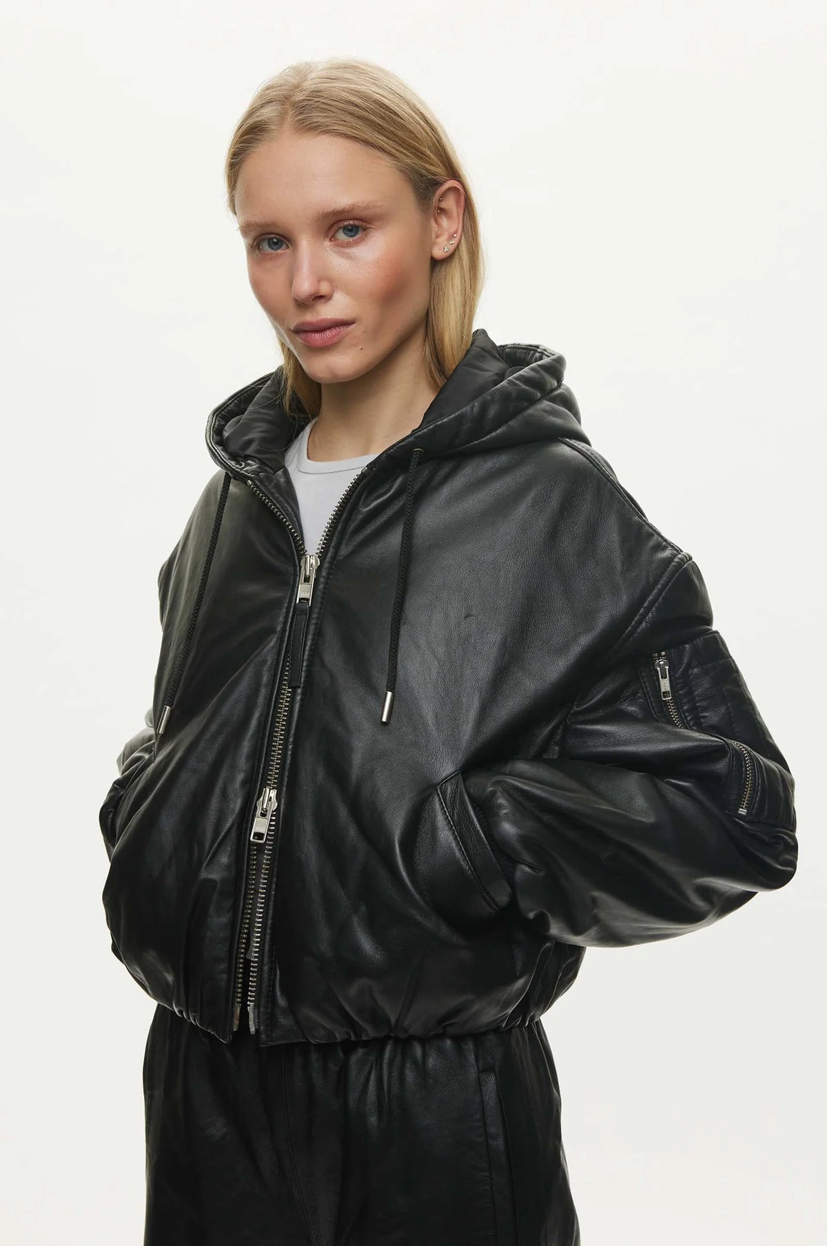 Oval Square Tempo Leather Bomber // Black