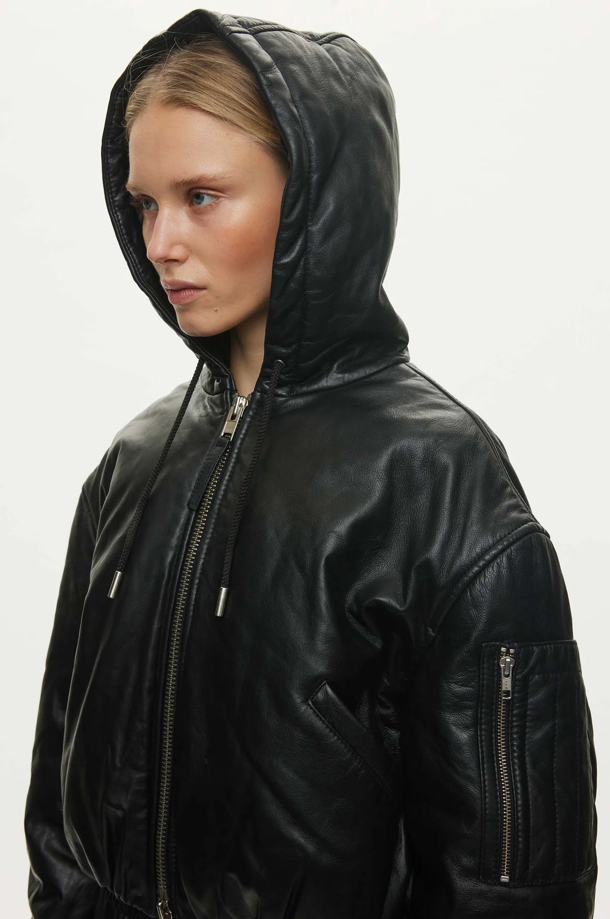 Oval Square Tempo Leather Bomber // Black